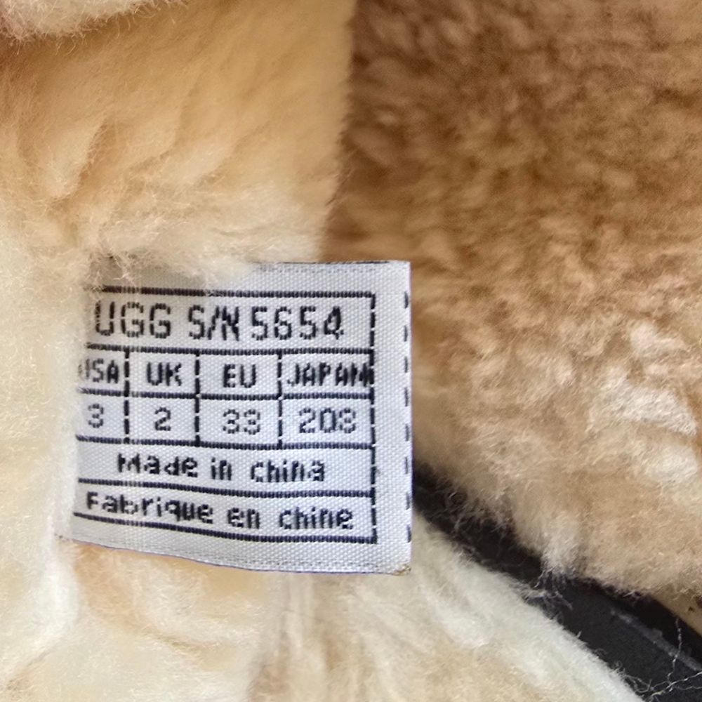 🧡 Authentic UGG Black Boots With Rainbow Zipper - Picture 5 of 6